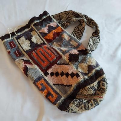 Hand Woven Blankets, Scarves and Tapestries (UB3-BBL)