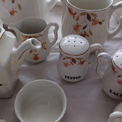 1930 Hall Autumn Leaf Pottery Set of 51