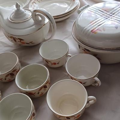 1930 Hall Autumn Leaf Pottery Set of 51