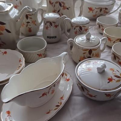 1930 Hall Autumn Leaf Pottery Set of 51