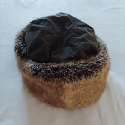 Two Fur Hats (UB3-BBL)