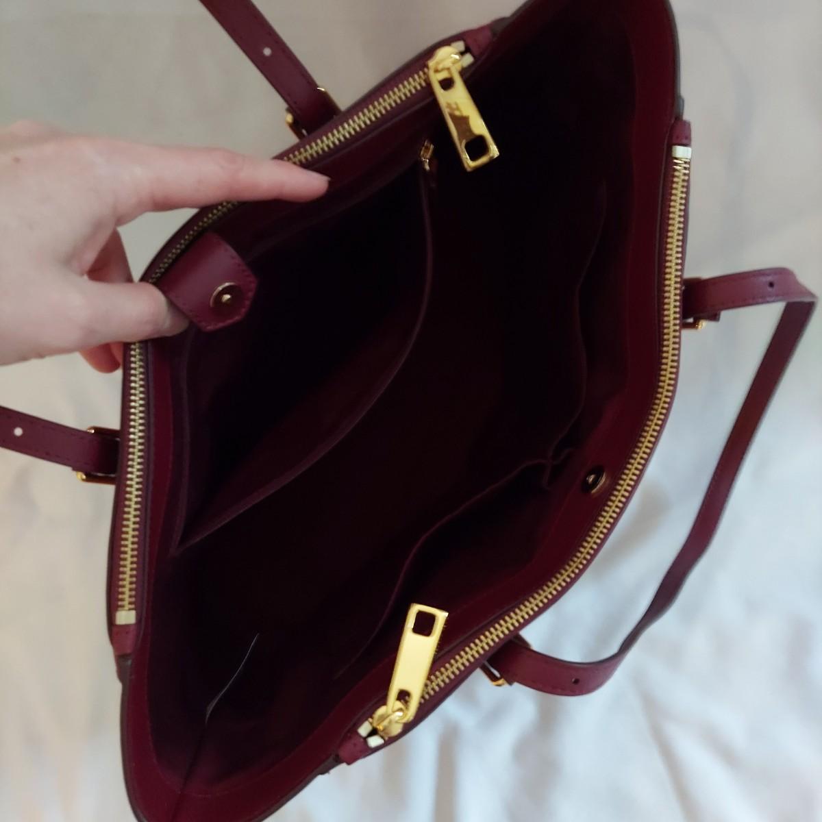 Marc Jacobs Commuter Tote and More (UB3BBL)