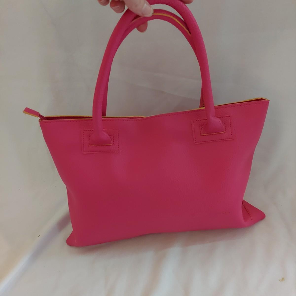 Marc Jacobs Commuter Tote and More (UB3BBL)