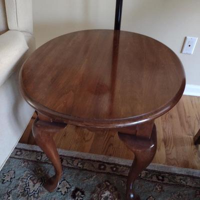 Cherry Finish Pennsylvania House Queen Anne Side Table