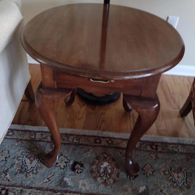 Cherry Finish Pennsylvania House Queen Anne Side Table