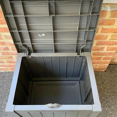 160 Suncast Storage Box