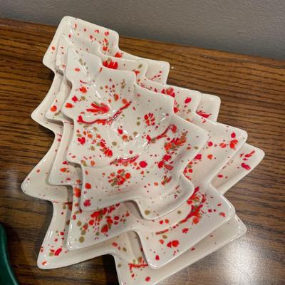 3 tins and ceramics