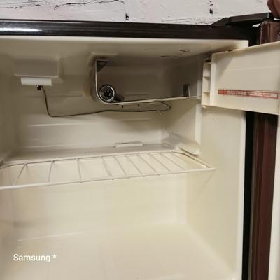 Hotpoint Mini Fridge