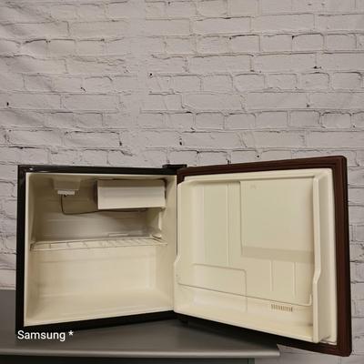 Hotpoint Mini Fridge
