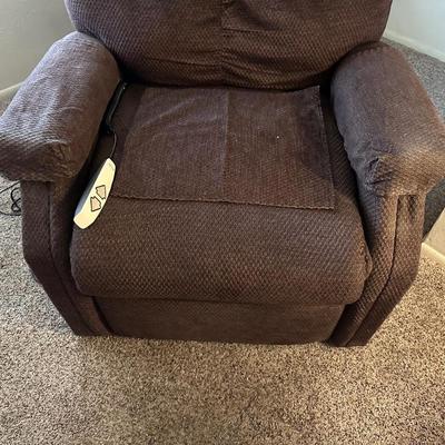 POWER LIFT CHAIR IN GREAT SHAPE