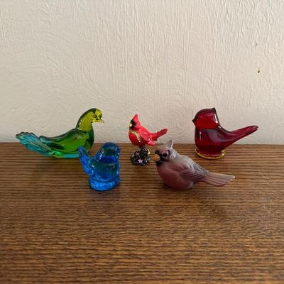 FENTON AND OTHER COLLECTIBLE BIRDS