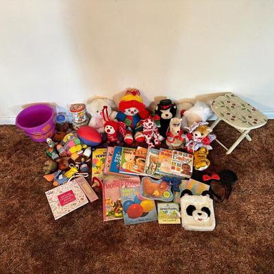 LARGE ASSORTMENT OF CHILDREN'S STUFFED ANIMALS, TOYS AND MORE