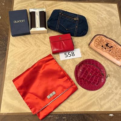 Lot of wallets & bags