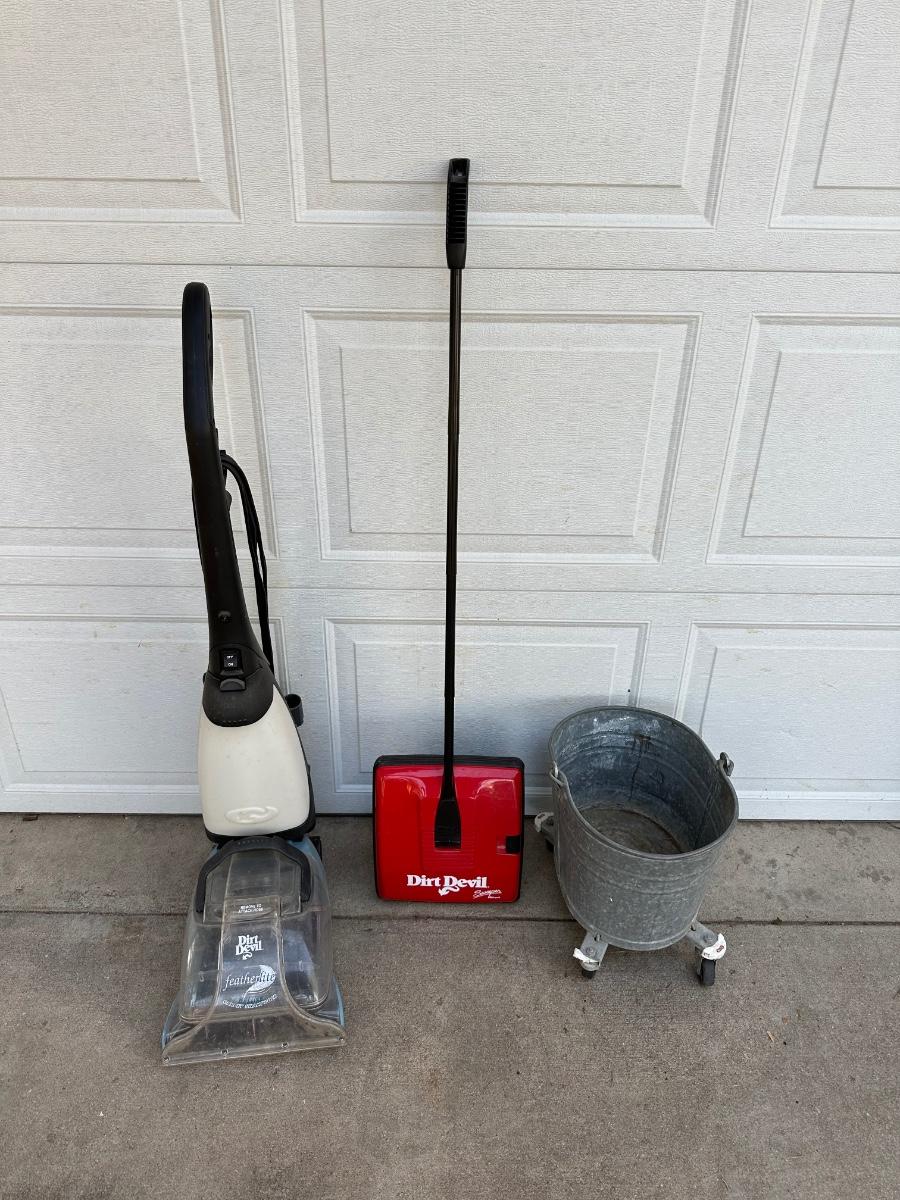 DIRT DEVIL FEATHERLITE CARPET CLEANER AND MORE | EstateSales.org