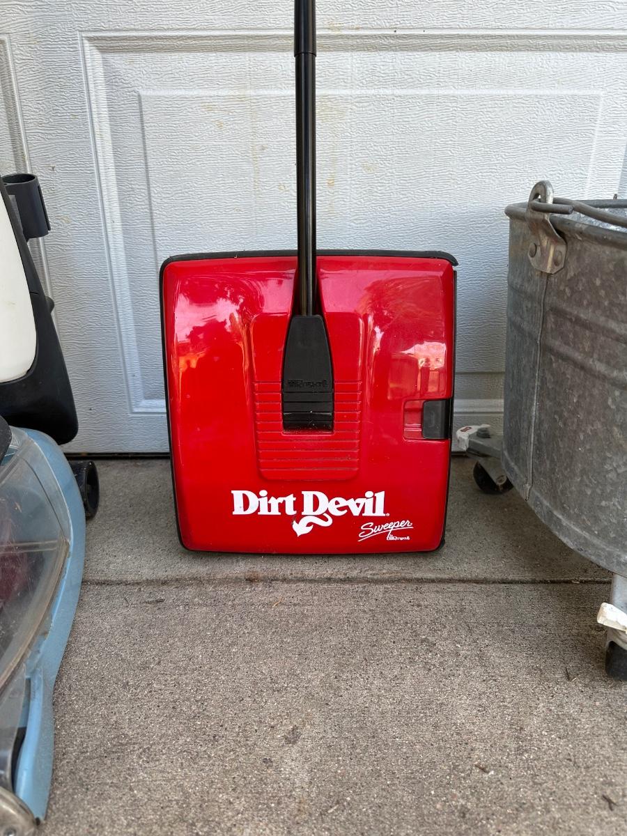 DIRT DEVIL FEATHERLITE CARPET CLEANER AND MORE