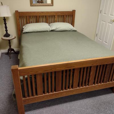 Arts and Crafts Style Oak Queen Sized Bed Frame with Select Comfort 58