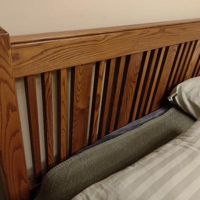 Arts and Crafts Style Oak Queen Sized Bed Frame with Select Comfort 58