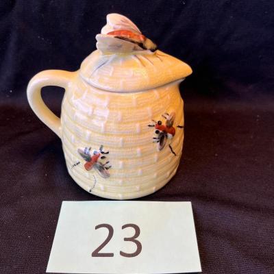 Honey pitcher with lid