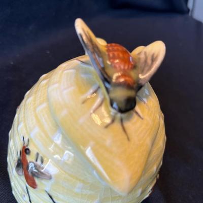 Honey pitcher with lid
