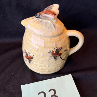Honey pitcher with lid