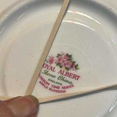 4 Floral English Bone China Cups & Saucers