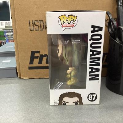 Funko pops Batman versus superman 87 Aquaman