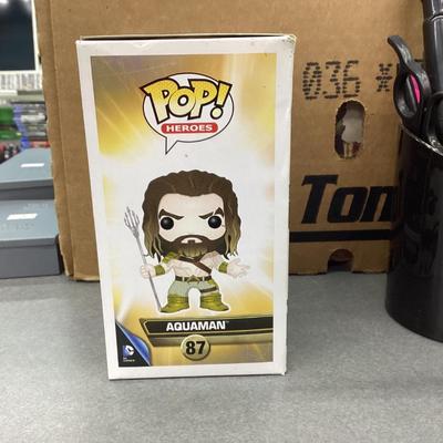 Funko pops Batman versus superman 87 Aquaman