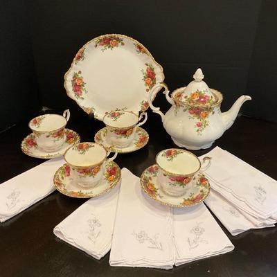 186 Royal Albert Old Country Roses Tea Set with Napkins
