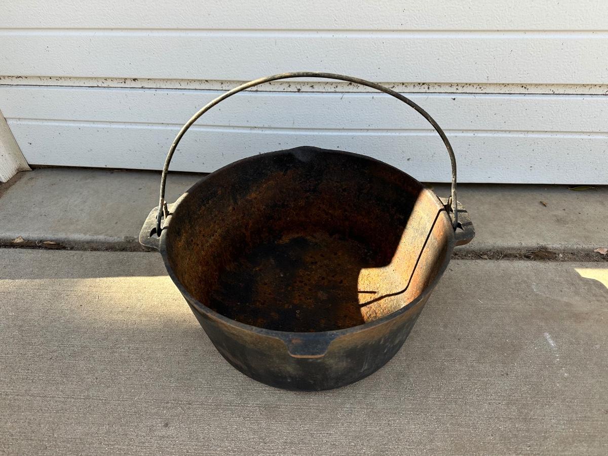 LARGE CAST IRON KETTLE