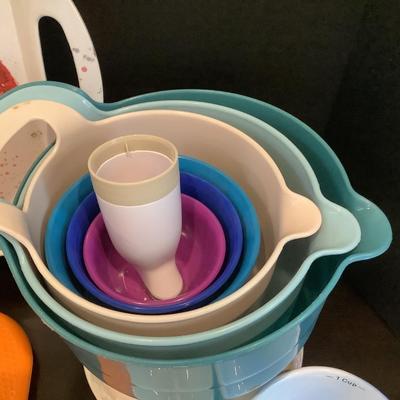 206 Flamingo Melamine Tray, Nesting Mixing Bowls, Hibiscus Plates, Oven Mitts