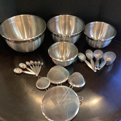 207 Heavy Duty Kirkland Nesting Mixing Bowls, Spoons , and Strainers