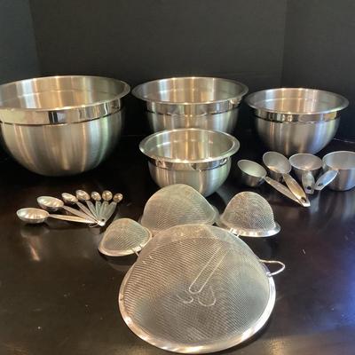 207 Heavy Duty Kirkland Nesting Mixing Bowls, Spoons , and Strainers