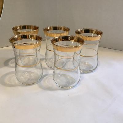 217 Kingsford Mint "Monet" Collectors Plate "La Grenouillere" with Limoges S&P with 5 Gold Rimmed Glasses