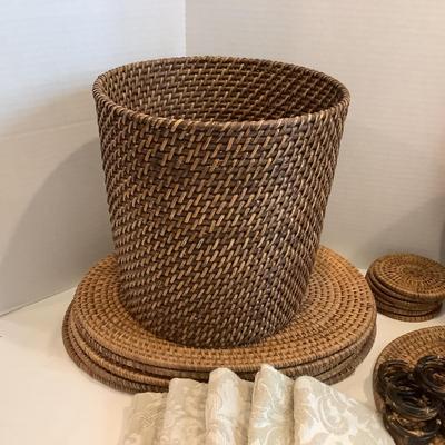 227 Rattan Woven Wastebasket with Round Woven Placemats and Napkin Set