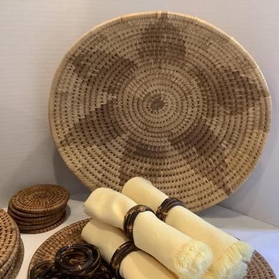 227 Rattan Woven Wastebasket with Round Woven Placemats and Napkin Set