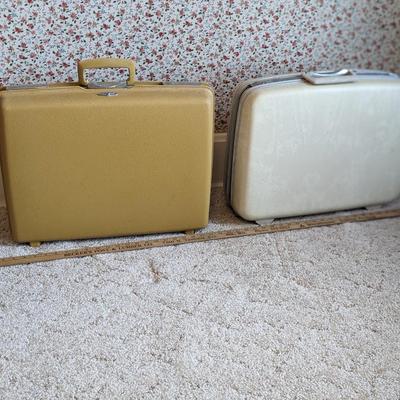 2 Impeccable Vintage Samsonite Suitcases
