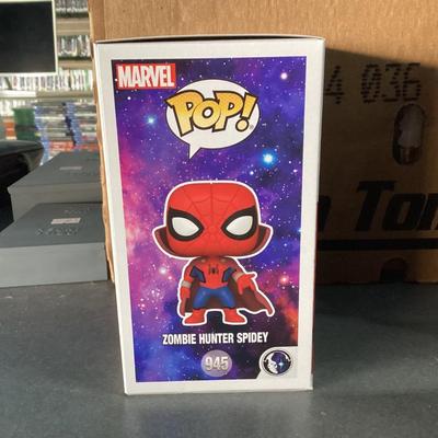 Funko pops what if 945 zombie, hunter spidey