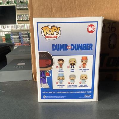 Funko pops dumb and dumber 1043 ski Lloyd Christmas