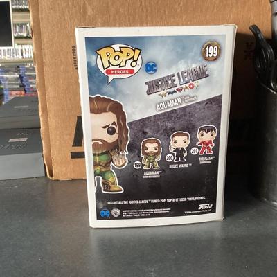 Funko Pop justice league, 199 Aquaman and mother box