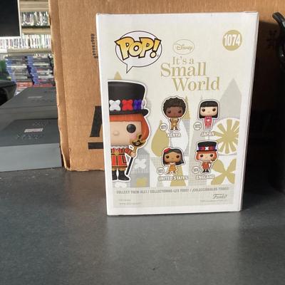 Funko pops itâ€™s a small world 1074, England