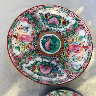 Rose medallion famili cups & saucers