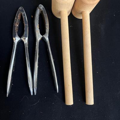 Seafood Eating Tools & More (K-MG)