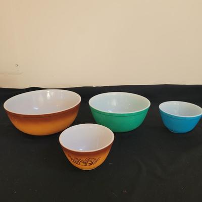 Vintage Pyrex Bowls (K-CE)