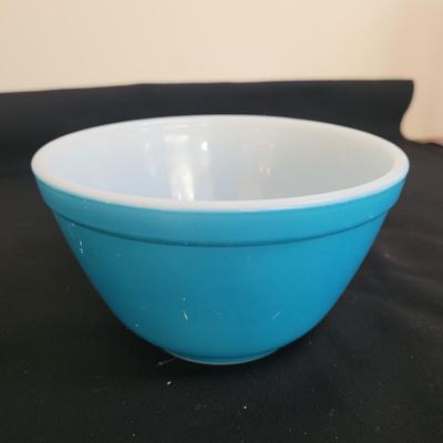Vintage Pyrex Bowls (K-CE)