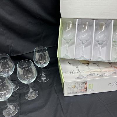 Medici 8 Wine Goblets 8 1/2" Tall 13oz. Lovely Stem Ware New in Box