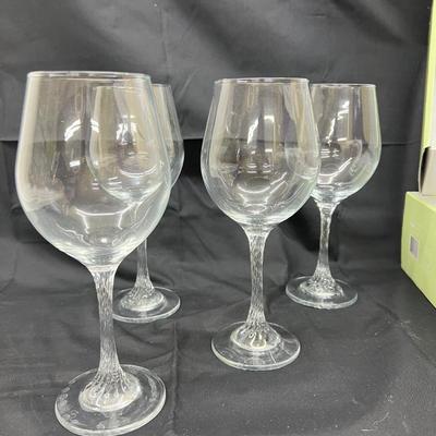 Medici 8 Wine Goblets 8 1/2" Tall 13oz. Lovely Stem Ware New in Box
