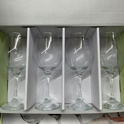 Medici 8 Wine Goblets 8 1/2" Tall 13oz. Lovely Stem Ware New in Box