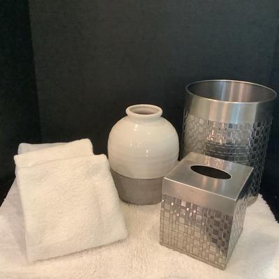 242 Avanti Metal Woven Bathroom Set