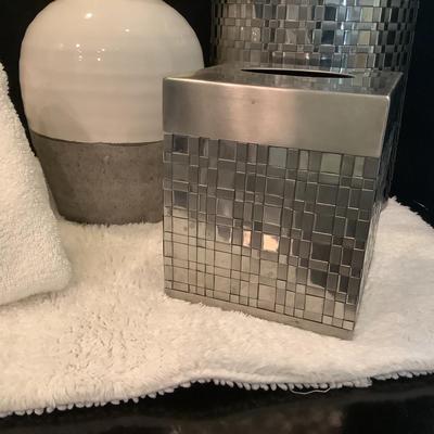 242 Avanti Metal Woven Bathroom Set