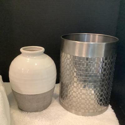 242 Avanti Metal Woven Bathroom Set